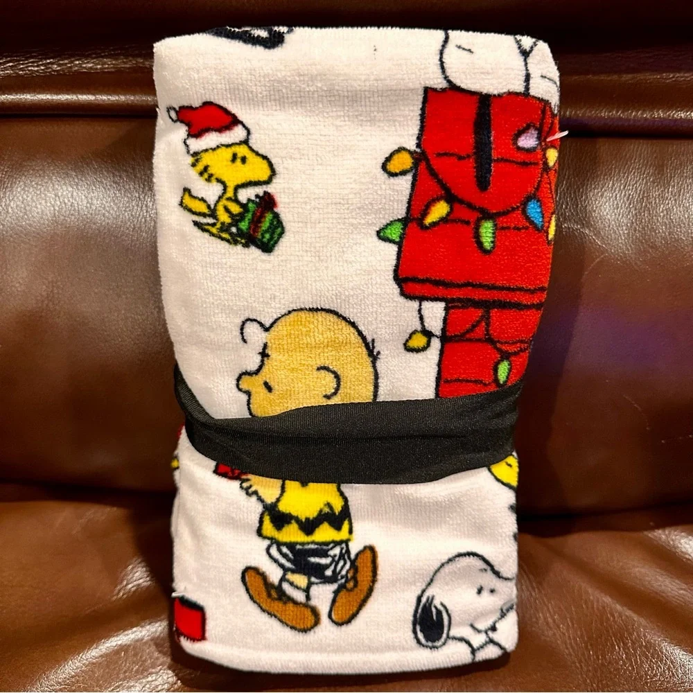 Peanuts Christmas Charlie Brown Snoopy Woodstock Set of 2 Hand Towels NEW!